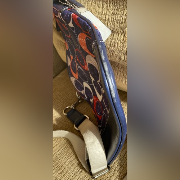 Rare Navy authentic coach sling bag - Picture 7 of 13
